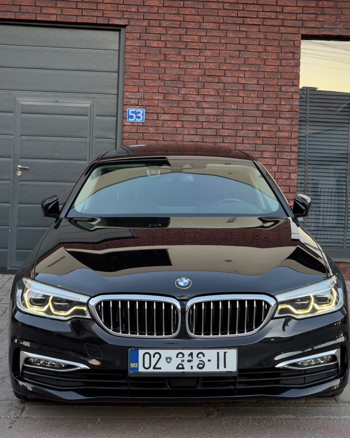 BMW 520d Luxury Line para sallonit AUTOANI në Mitrovicë